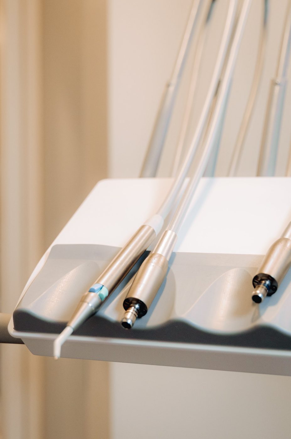 Instrumentos odontológicos organizados